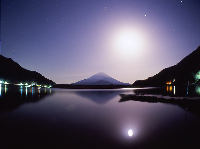 ���i�΂ɉf���邨�ڂ댎